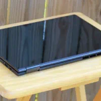 لپتاپ Lenovo i7 نسل ۸ رم ۱۶ صفحه 4k لمسی