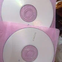 تعدادی سی دی و دی وی دی موزیک وفیلم