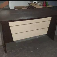 میز دو کشو بزرگ، در حد نو