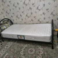 تخت یکنفره فلزی فرفوژه با تشک خوشخواب