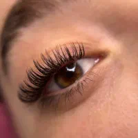 نیاز به مدل برای اکستنشن مژه با مواد با کیفیت