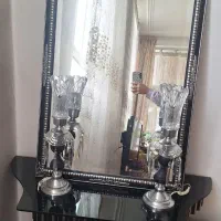 اینه و شمعدان به همراه میز