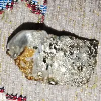 سنگ جواهر رگه دار طلا و نقره ای