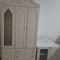 تخت نوازد و نوجوان به همراه کمد