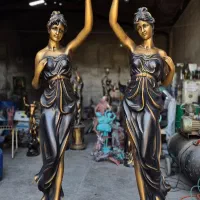 مجسمه چپ و راست مدرن