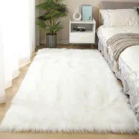 فرشینه خز دار  دارای رنگبندی نرم و لطیف