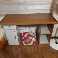 یکعدد میز مطالعه -میز کامپیوتر