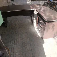 میز و صندلی و نیم ست اداری