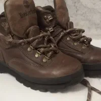 کفش کوهنوردی و طبیعت گردی
