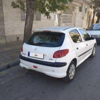 ماشین سواری ۲۰۶