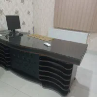 فروش دو عدد میز و 10عدد صندلی در حد نو