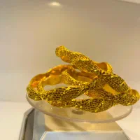 عیار ۱۸وقیمت ۲۵۰بالای تابلو