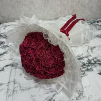 دسته گل رز شایندار دور تورنگینی
