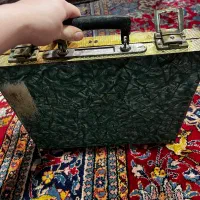 ویترین ، جعبه انگشتر|کلکسیون اشیاء عتیقه|سمنان, |دیوار