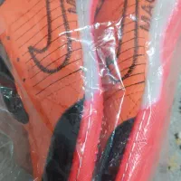 یک عدد کفش ودوعددلباس ورزشی پسرانه نوبفروش میرسد