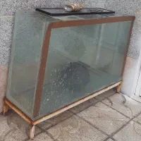 آکواریوم بزرگ کاملا سالم