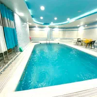 آموزش شنا و آب درمانی و سانس آزاددر هتل سرو