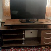 تلوزیون۳۲ ال جی به همراه میز