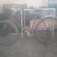 دوچرخه قدیمی ۲۸درحد سالم ماله ۲۵ساله ه