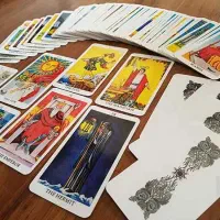 فال تاروت و قهوه و قرآن