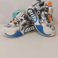 کتونی بچگانه در حد نو شیک و تمیز