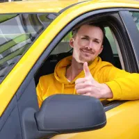 استخدام راننده با خودرو