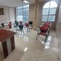 آموزش انگلیسی‌، آلمانی، و فرانسه در آکادمی توت