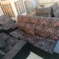 مبل هشت نفره هست وهر مبل خودش میز دارد کنارش