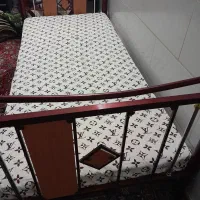 تخت خواب یک‌نفره فلزی