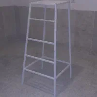 چهارپایه فلزی