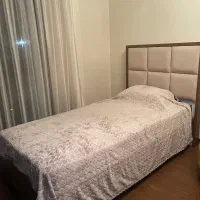 تخت ومیز تحریر
