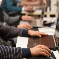 طراحی سایت و اپلیکیشن کاملا فعال روی اینترنت ملی