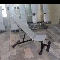 میز پنج کاره همراه با یک جفت دمبل ۲۰کیلویی