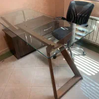 ۲ میز مدیریت و یک میز منشی بسیار شیک