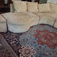 مبل گرد.۲عددپاف ، مخمل کرم،گلدار.کار کرده|مبلمان خانگی و میز عسلی|نشتارود, |دیوار