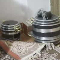 تعدادی قابلمه زنبوری