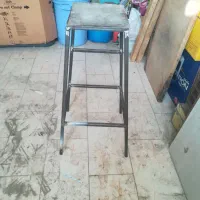 چهار پایه اهنی