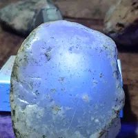 سنگ الماس خام بسیار زیبا و شگفت انگیز