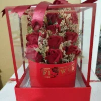 باکس گل شیشه ای مناسبتی