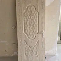 درب اتاق کاملا سالم با متعلقات