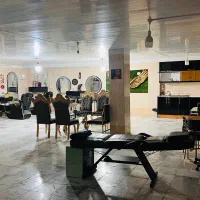 همکار ارایشگر خانم