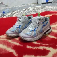 کتونی درجه یک۳۳ کفش ورزشی فوتبالی ۳۳ درحد نو