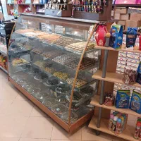 ۲ عدد ویترین و یک عدد میز ترازو قنادی|فروشگاه و مغازه|رشت, گیل|دیوار