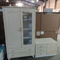 کمد، تخت خواب، و پاتختی