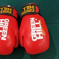 دستکش و باند بوکس و روپایی کیک بوکسینگ