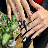 کاشت ناخن با نازلترین قیمت|خدمات آرایشگری و زیبایی|صدرا-فارس, فاز ۱|دیوار