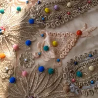 لباس رنگ کرم|لباس|فلارد, |دیوار