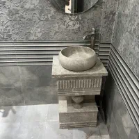 روشویی سنگی‌ با آیینه