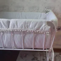 تخت و گهواره کنار مادر کاملا سالم|تخت و صندلی بچه|رشت, نامجو|دیوار