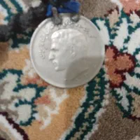 سکه قدیمی همراه با تسبح هسته خرما